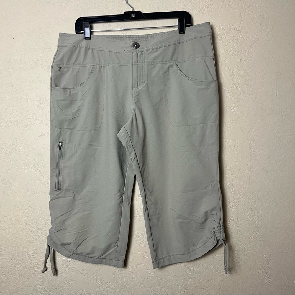 Cabelas women beige athletic cropped‎ pants size 14